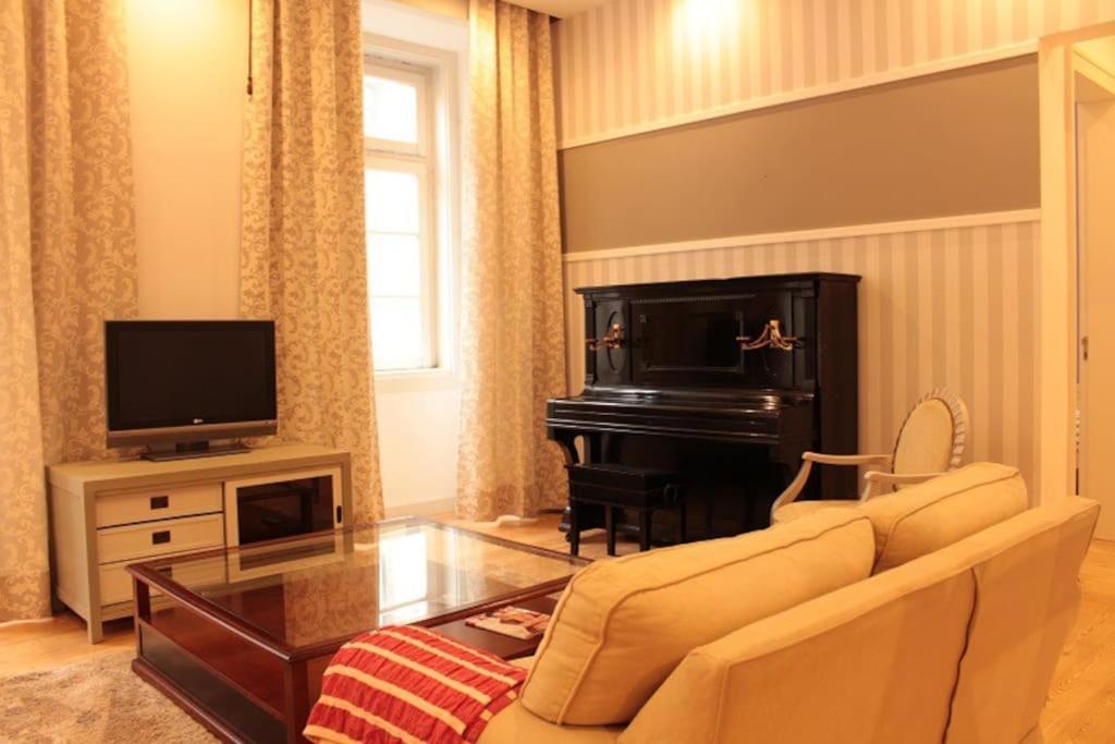 Apartment Piano Lisbon
