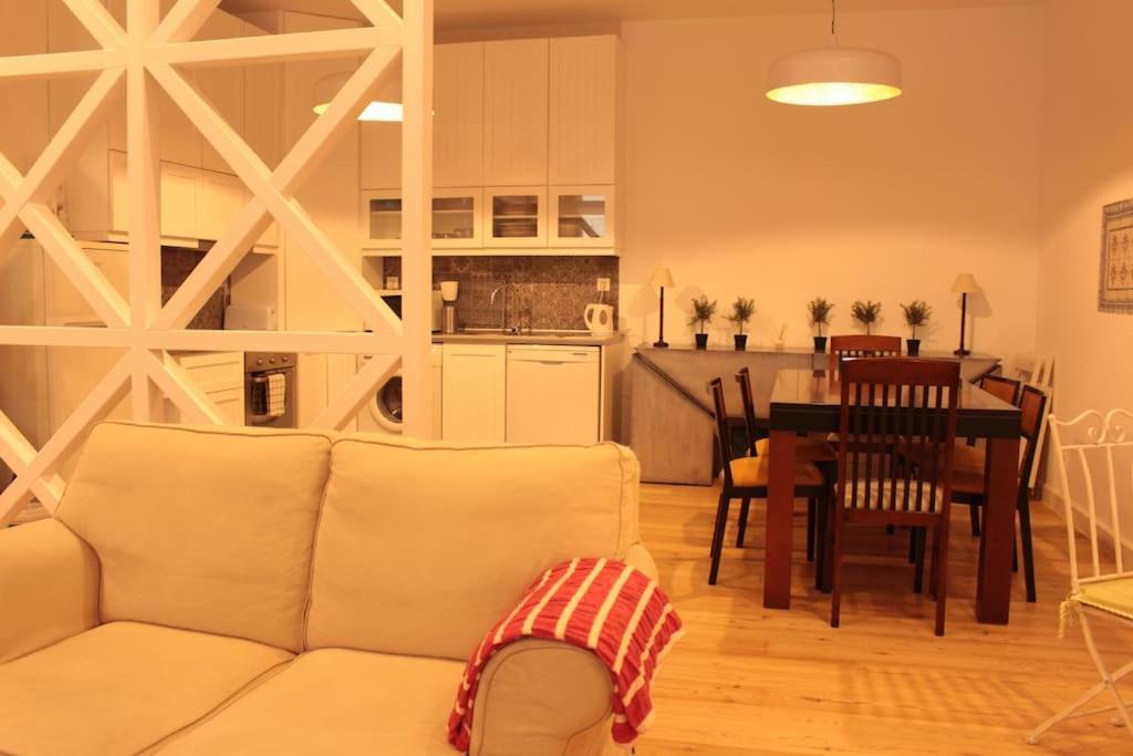 Piano Apartment *